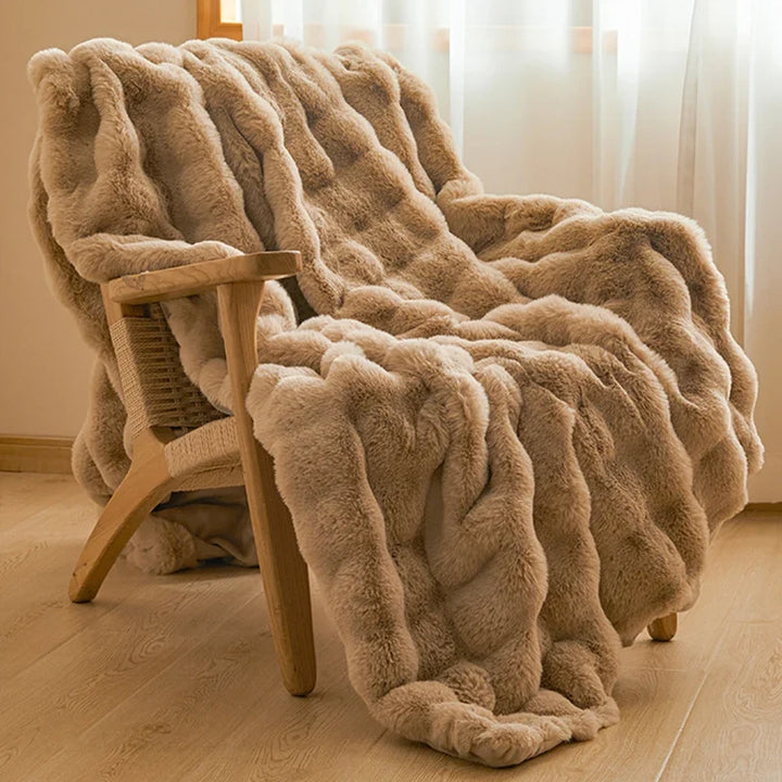 Cosycombe™ Ultra-Soft Faux Fur Blanket, Thick and Velvety for Cold Days