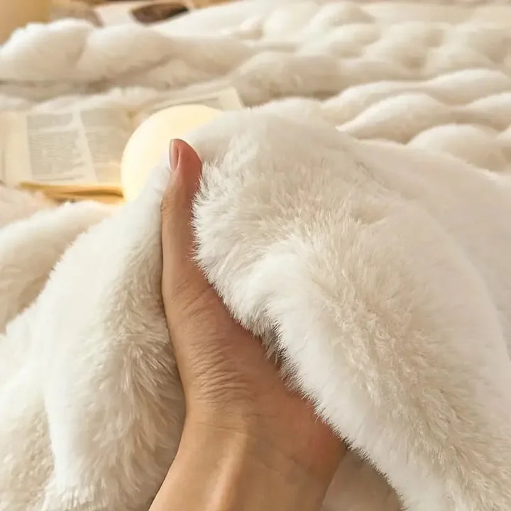 Cosycombe™ Double-Sided Faux Fur Winter Blanket with Chequered Print