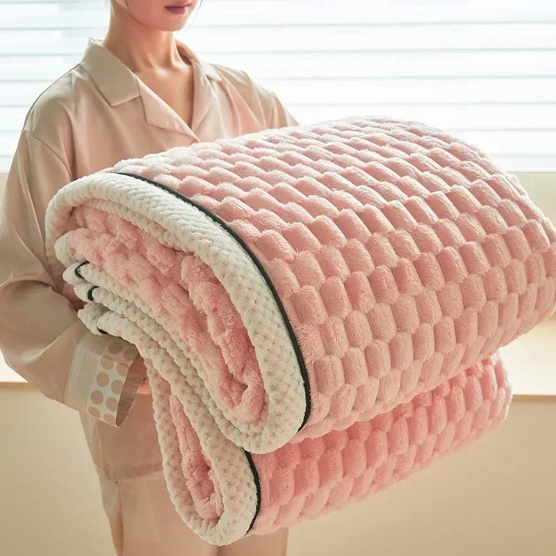 Cosycombe™ Super Soft Flannel Blanket in Velvety Fleece, Four Sizes