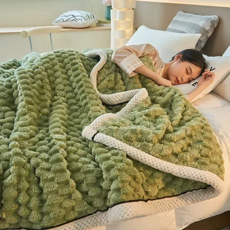 Cosycombe™ Super Soft Flannel Blanket in Velvety Fleece, Four Sizes