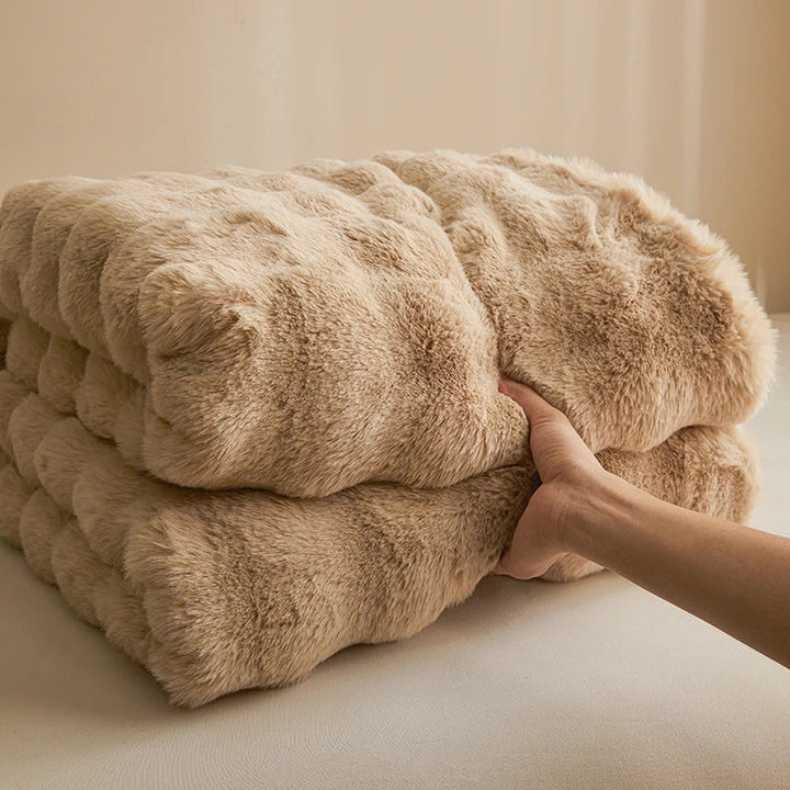 Cosycombe™ Ultra-Soft Faux Fur Blanket, Thick and Velvety for Cold Days