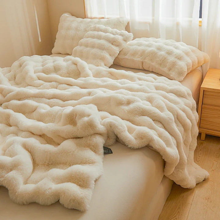 Cosycombe™ Ultra-Soft Faux Fur Blanket, Thick and Velvety for Cold Days