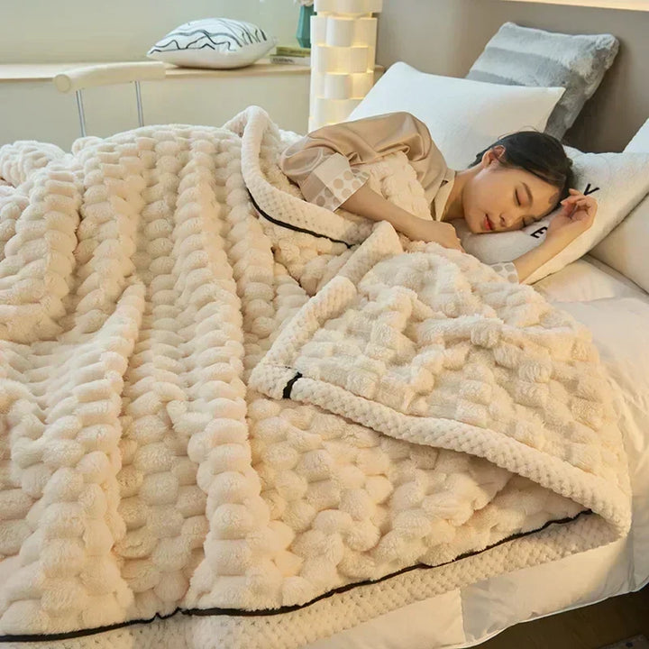 Cosycombe™ Super Soft Flannel Blanket in Velvety Fleece, Four Sizes