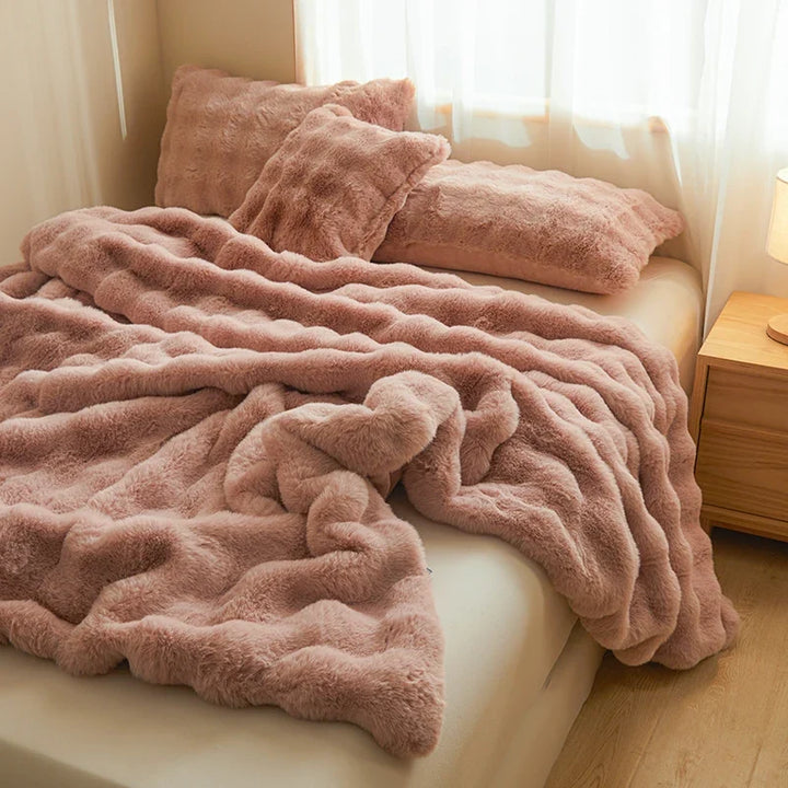 Cosycombe™ Ultra-Soft Faux Fur Blanket, Thick and Velvety for Cold Days