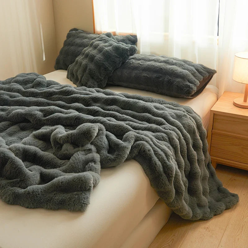 Cosycombe™ Ultra-Soft Faux Fur Blanket, Thick and Velvety for Cold Days