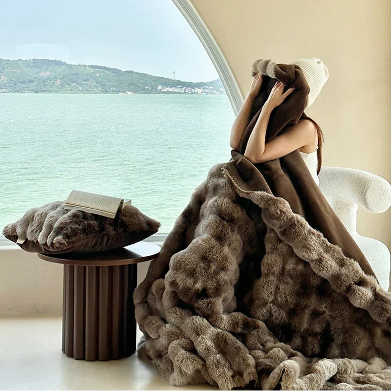 Cosycombe™ Velvet and Faux Fur Throw, Plush Warmth for Bed and Sofa