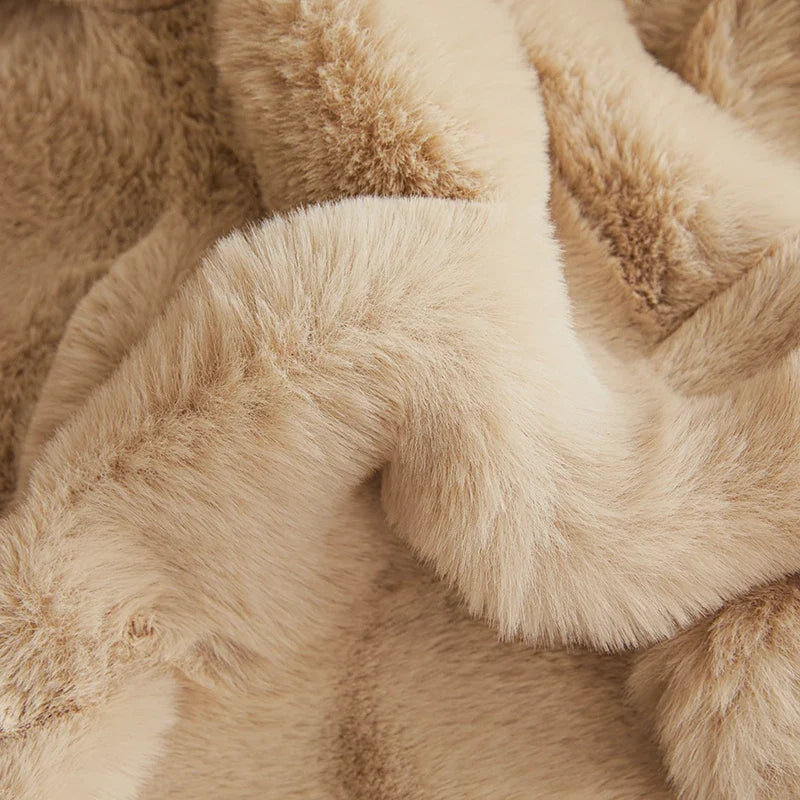 Cosycombe™ Ultra-Soft Faux Fur Blanket, Thick and Velvety for Cold Days