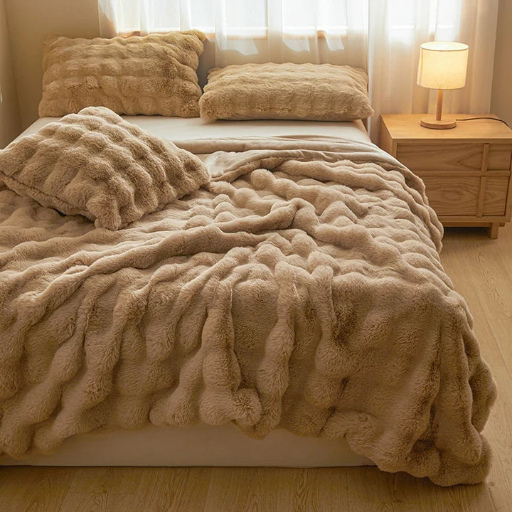 Cosycombe™ Ultra-Soft Faux Fur Blanket, Thick and Velvety for Cold Days