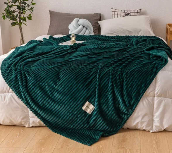 Cosycombe™ Soft Flannel Blanket, Breathable and Warm for Sofa or Bed