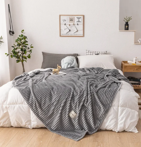 Cosycombe™ Soft Flannel Blanket, Breathable and Warm for Sofa or Bed