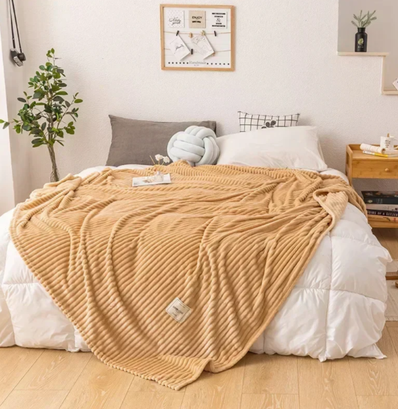Cosycombe™ Soft Flannel Blanket, Breathable and Warm for Sofa or Bed