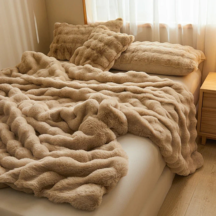 Cosycombe™ Ultra-Soft Faux Fur Blanket, Thick and Velvety for Cold Days