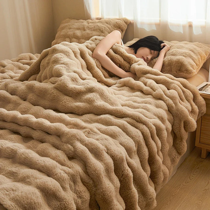 Cosycombe™ Ultra-Soft Faux Fur Blanket, Thick and Velvety for Cold Days