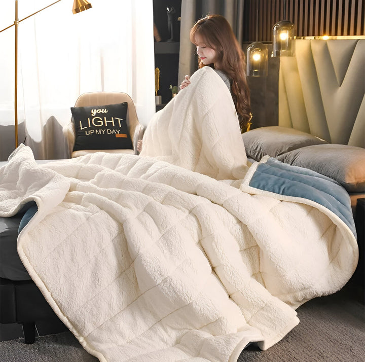 Cosycombe™ Plush Fleece Blanket, Super Soft and Warm for Sofa and Bed