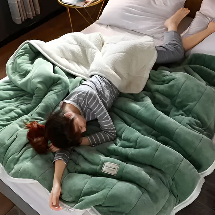 Cosycombe™ Plush Fleece Blanket, Super Soft and Warm for Sofa and Bed