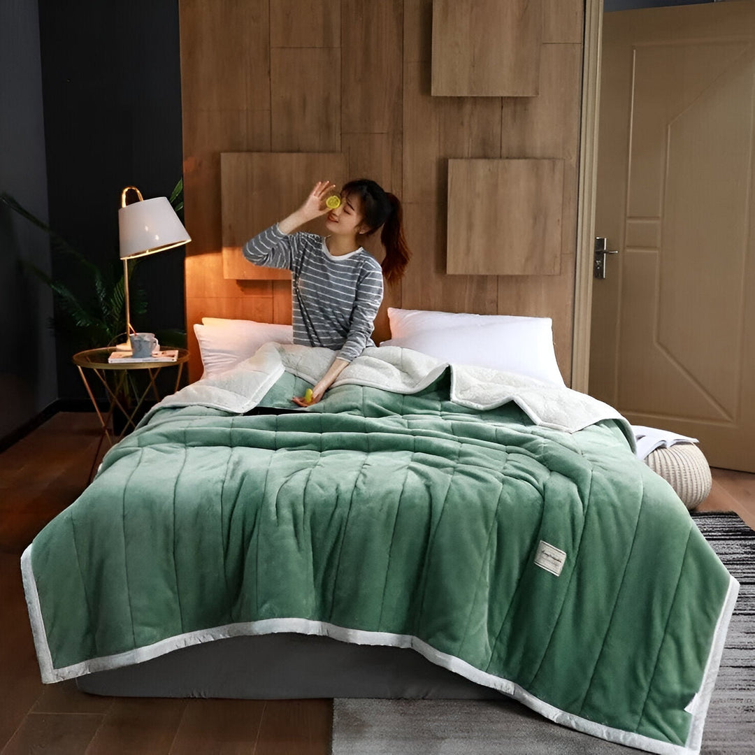 Cosycombe™ Plush Fleece Blanket, Super Soft and Warm for Sofa and Bed