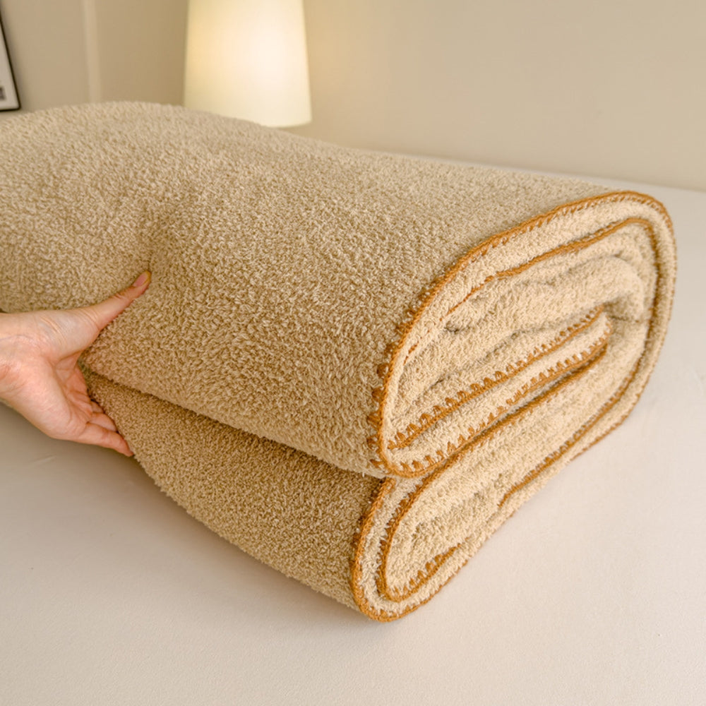 Cosycombe™ Bouclé Plush Winter Blanket, Thick, Soft and Machine Washable