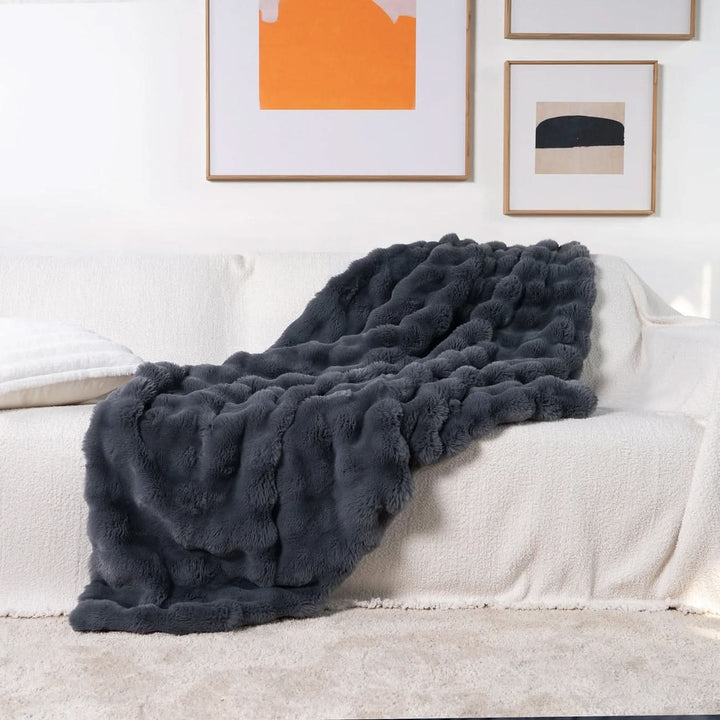 Cosycombe™ Ultra-Soft Double-Layer Faux Fur Throw for All-Year Comfort