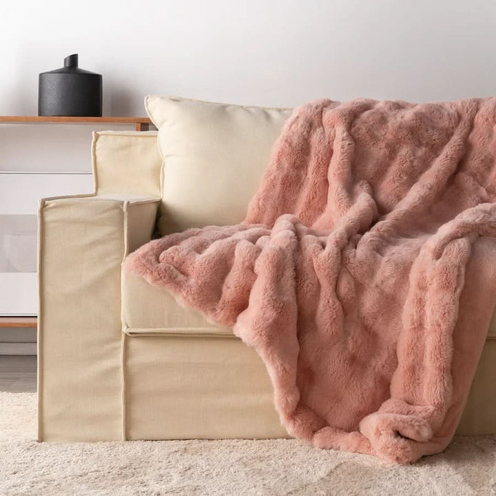 Cosycombe™ Ultra-Soft Double-Layer Faux Fur Throw for All-Year Comfort