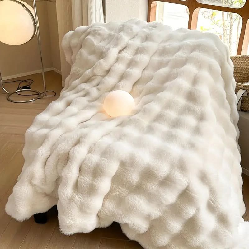Cosycombe™ Ultra-Soft Double-Layer Faux Fur Throw for All-Year Comfort