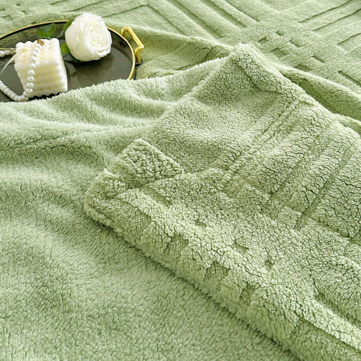 Cosycombe™ Embossed Grid Knit Blanket in Double-Layer Soft Microfibre