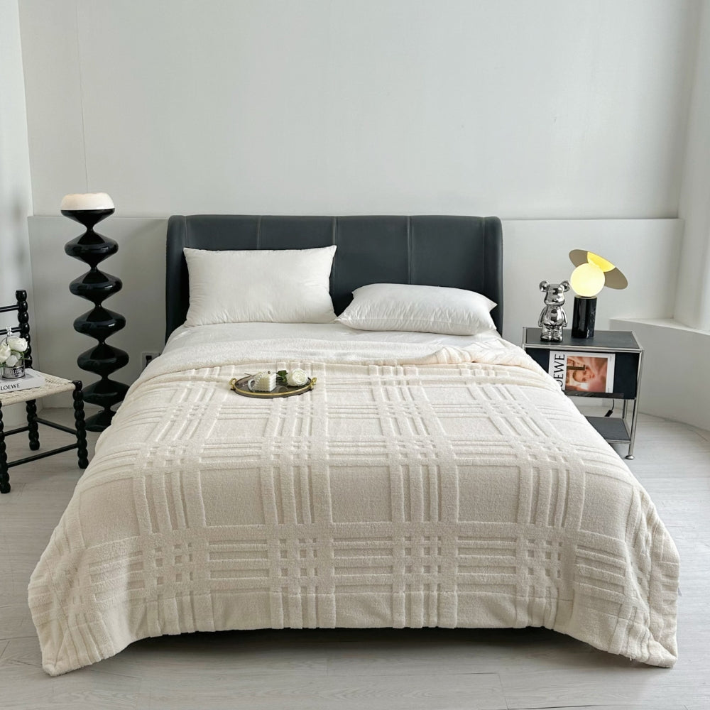 Cosycombe™ Embossed Grid Knit Blanket in Double-Layer Soft Microfibre