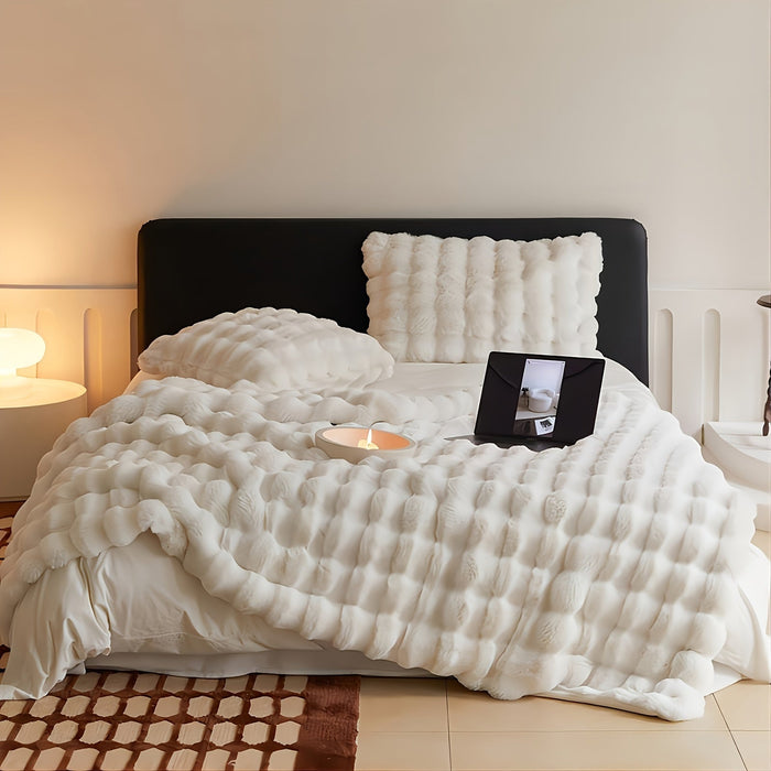Cosycombe™ Milk Fleece Throw with a Faux Rabbit Fur Feel