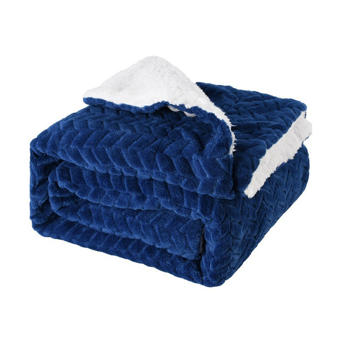 Cosycombe Thick sherpa blanket with fluffy lamb-style reverse