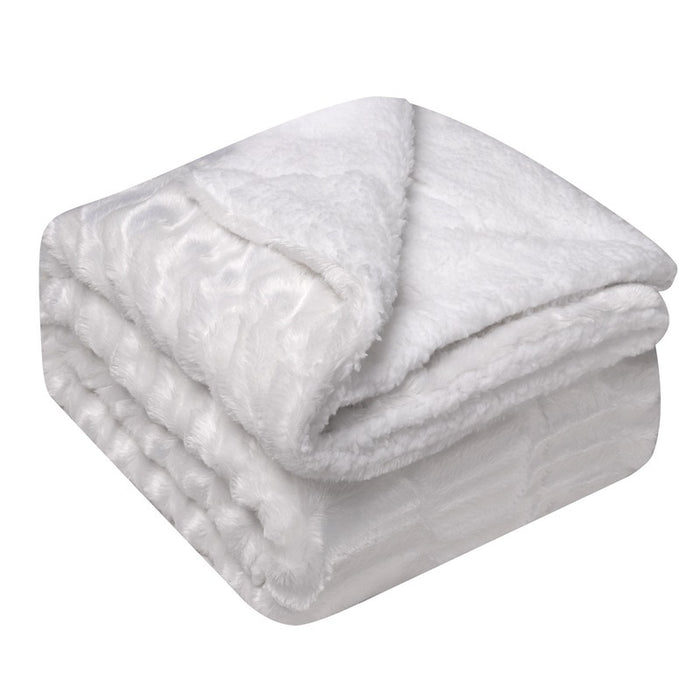 Cosycombe Thick sherpa blanket with fluffy lamb-style reverse