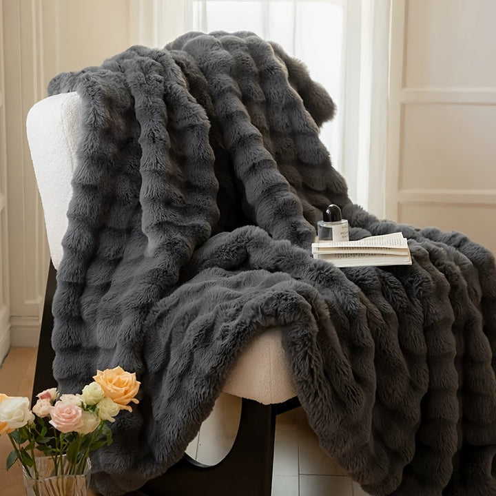 Cosycombe™ Milk Fleece Throw with a Faux Rabbit Fur Feel