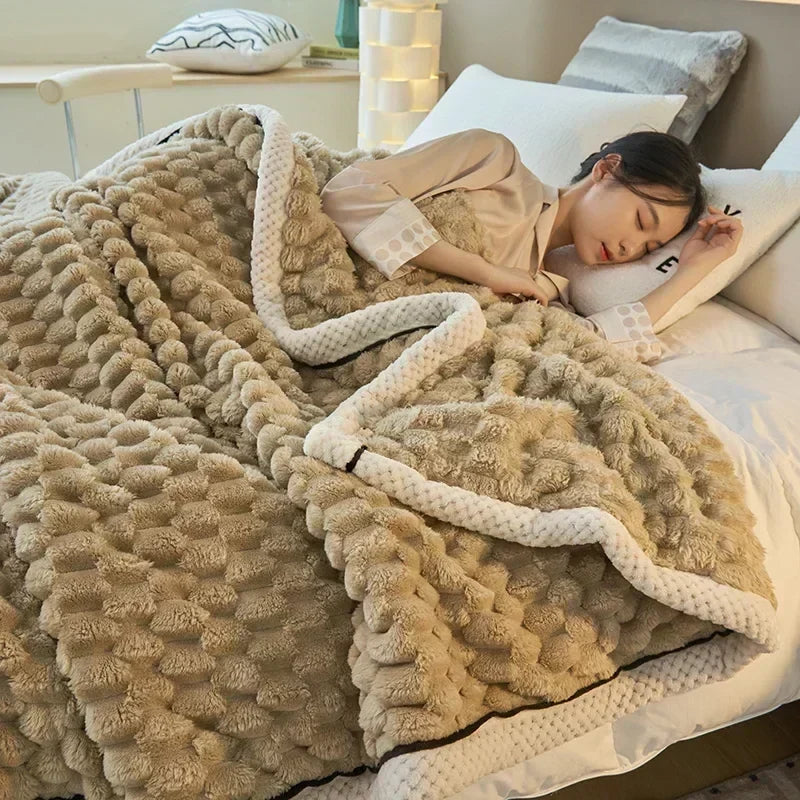 Cosycombe™ Thick Coral Fleece Blanket, Velvety Soft for Bed and Sofa