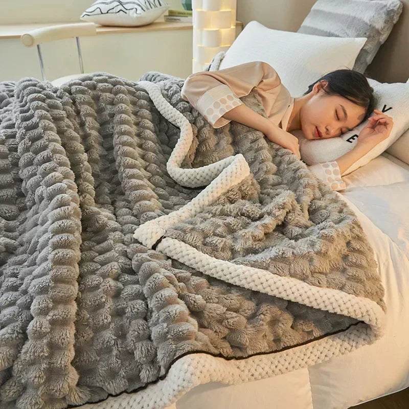 Cosycombe™ Thick Coral Fleece Blanket, Velvety Soft for Bed and Sofa