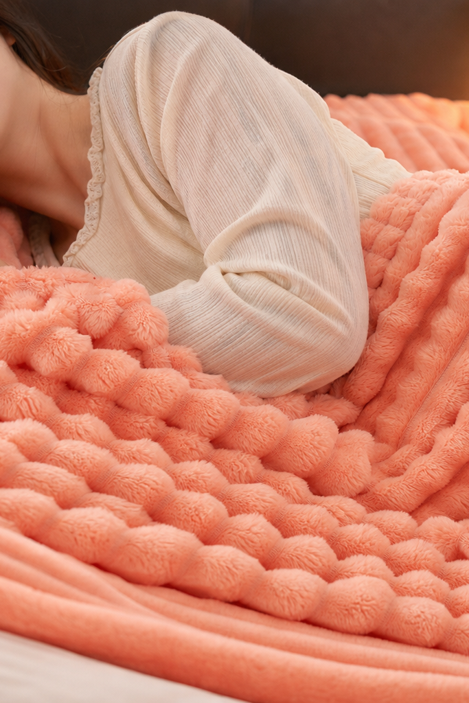 Cosycombe™ Two-Tone Reversible Plush Blanket – Fluffy Plush Meets Silky Velour