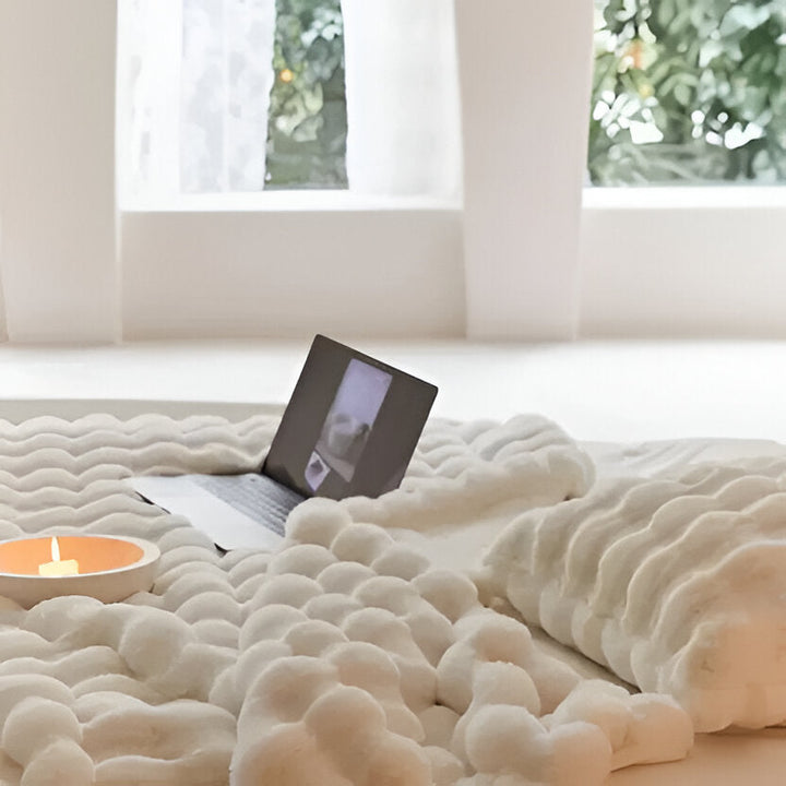 Cosycombe™ Soft Plush All-Season Blanket with Minimal Elegant Design