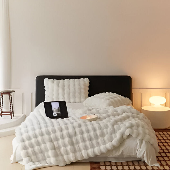 Cosycombe™ Soft Plush All-Season Blanket with Minimal Elegant Design