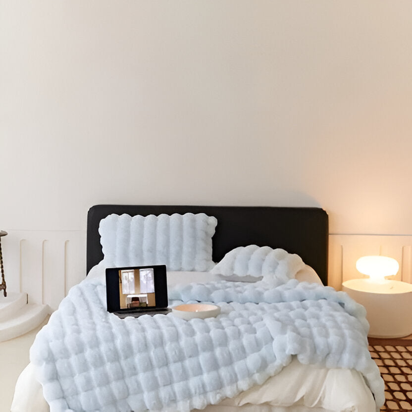Cosycombe™ Soft Plush All-Season Blanket with Minimal Elegant Design