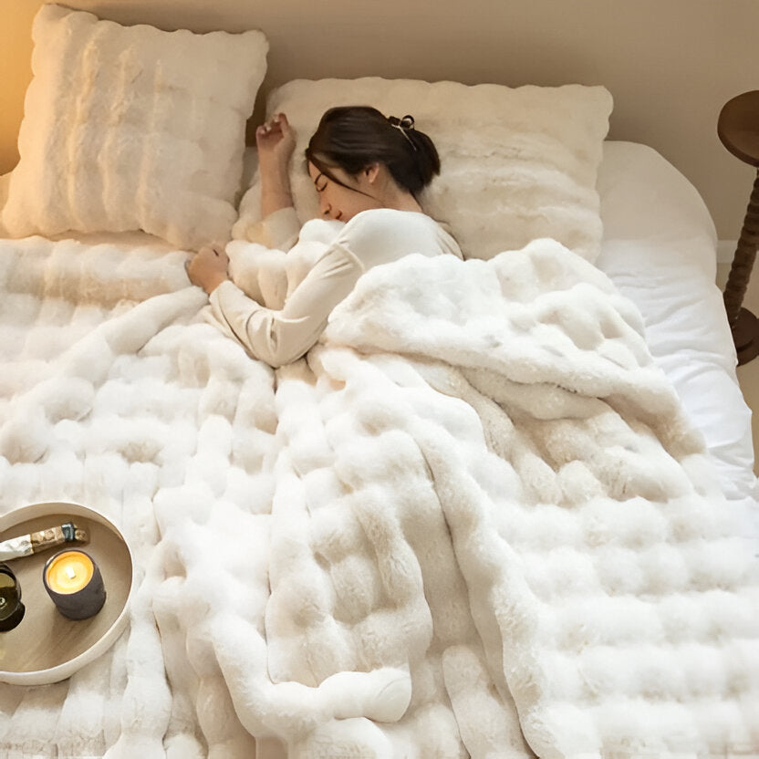 Cosycombe™ Soft Plush All-Season Blanket with Minimal Elegant Design
