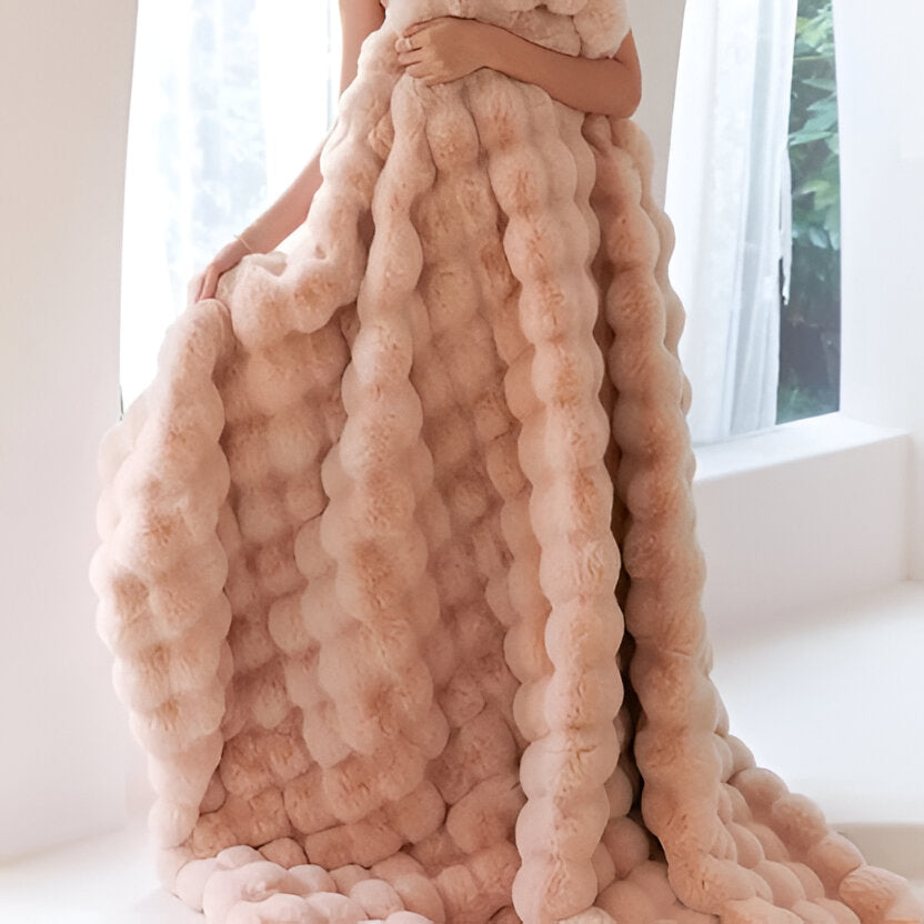 Cosycombe™ Soft Plush All-Season Blanket with Minimal Elegant Design