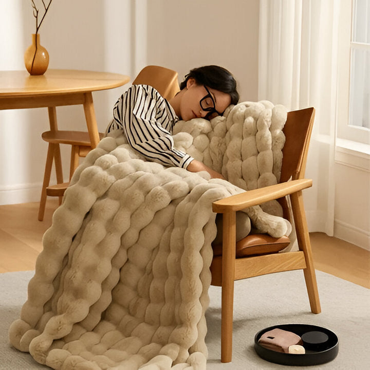 Cosycombe™ Soft Plush All-Season Blanket with Minimal Elegant Design