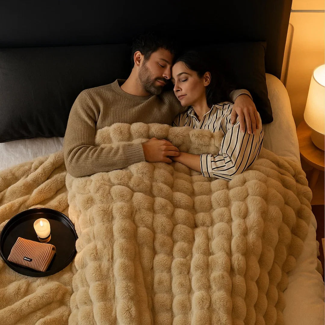 Cosycombe™ Soft Plush All-Season Blanket with Minimal Elegant Design