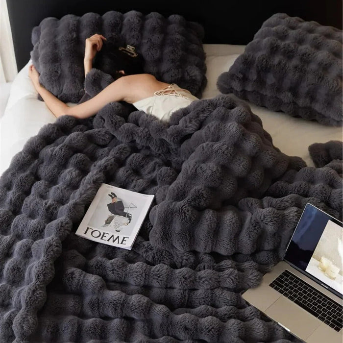 Cosycombe™ Soft Plush All-Season Blanket with Minimal Elegant Design