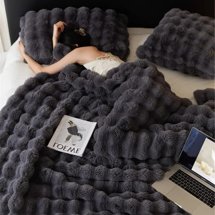 Cosycombe™ Soft Plush All-Season Blanket with Minimal Elegant Design