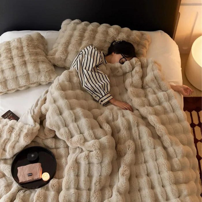 Cosycombe™ Soft Plush All-Season Blanket with Minimal Elegant Design