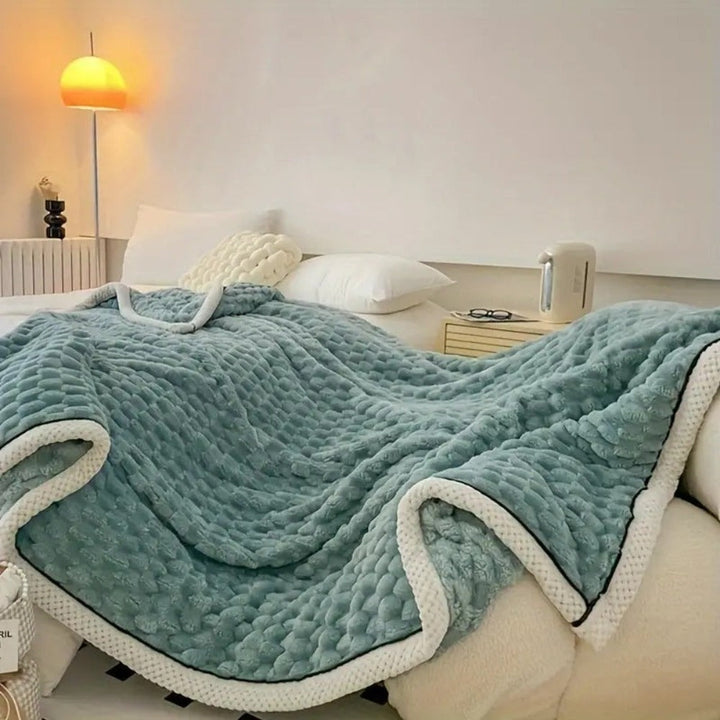 Cosycombe™ Bubble Textured Cloud Blanket, Plush and Airy Cosy Throw