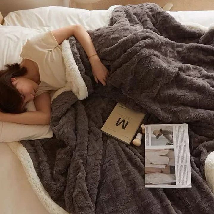 Cosycombe™ Reversible Winter Blanket, Warm and Modern Two-Sided Throw