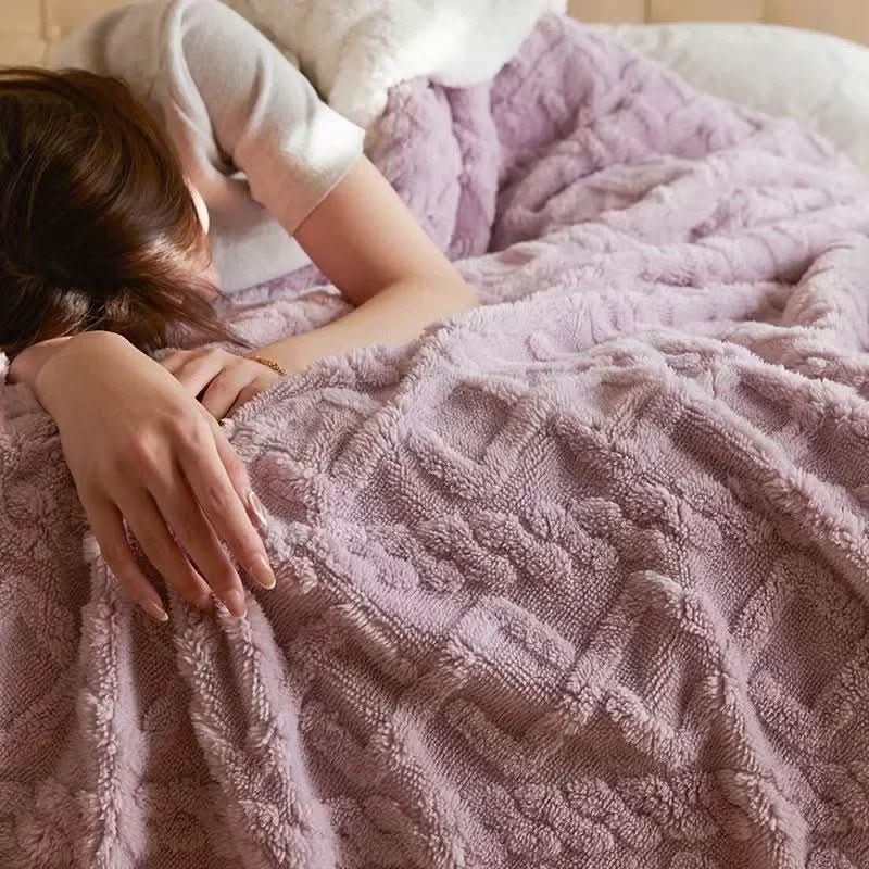 Cosycombe™ Reversible Winter Blanket, Warm and Modern Two-Sided Throw
