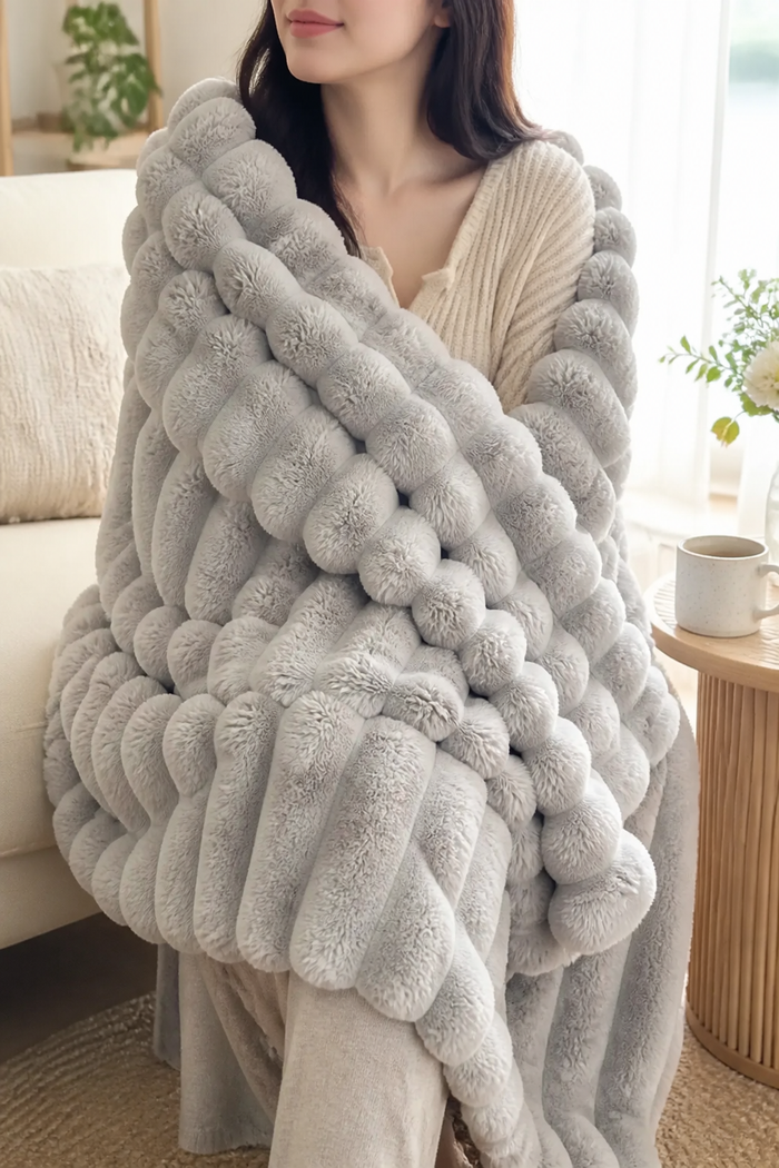 Cosycombe™ Two-Tone Reversible Plush Blanket – Fluffy Plush Meets Silky Velour