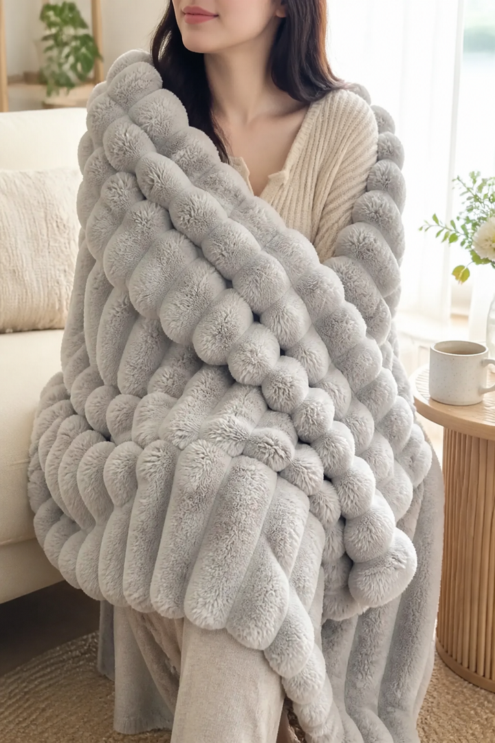 Cosycombe™ Two-Tone Reversible Plush Blanket – Fluffy Plush Meets Silky Velour