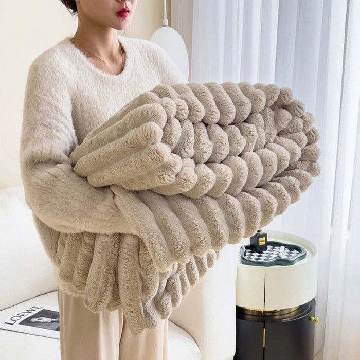 Cosycombe™ Faux Fur Throw Blanket – Plush, Lightweight and Luxurious