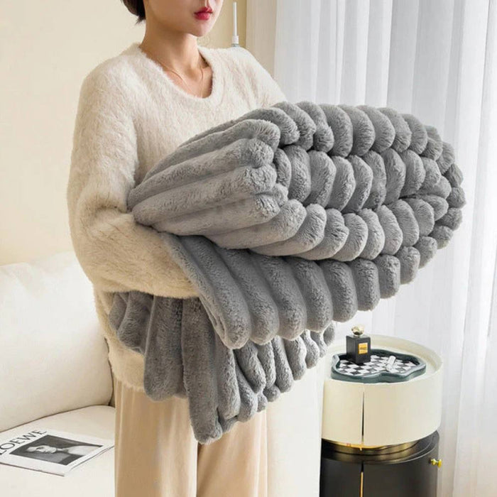 Cosycombe™ Faux Fur Throw Blanket – Plush, Lightweight and Luxurious